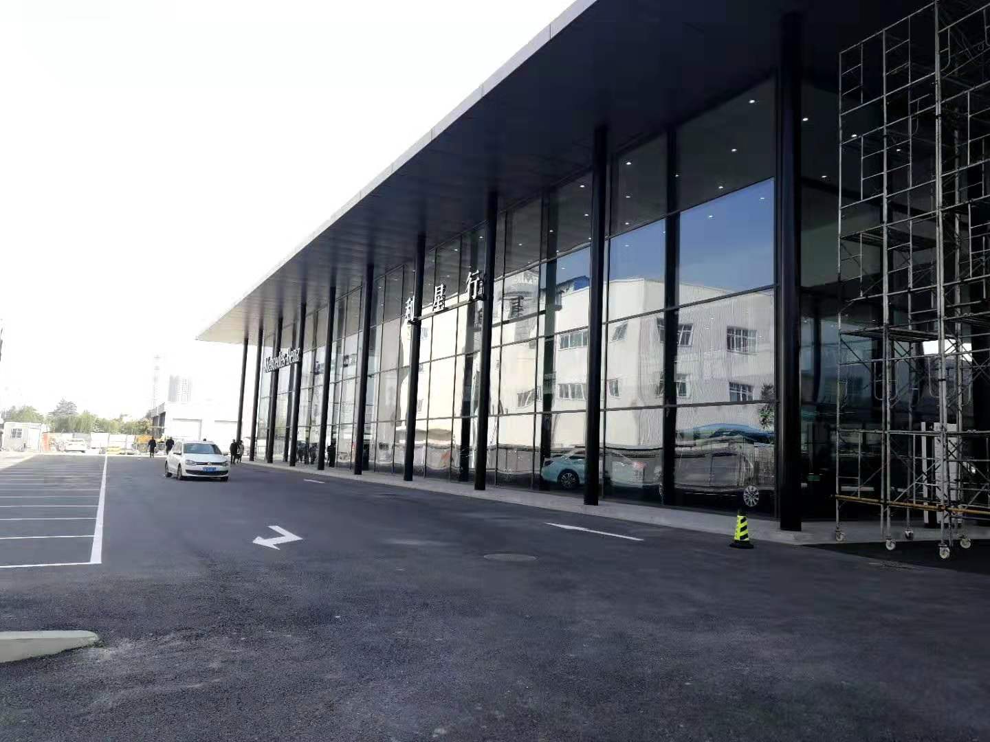 4S店明格提升門